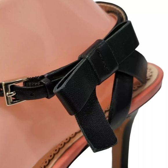 Pour La Victorie Coral Patent Leather Black Bow Sandals Sz 9.5 NEW - Picture 5 of 12